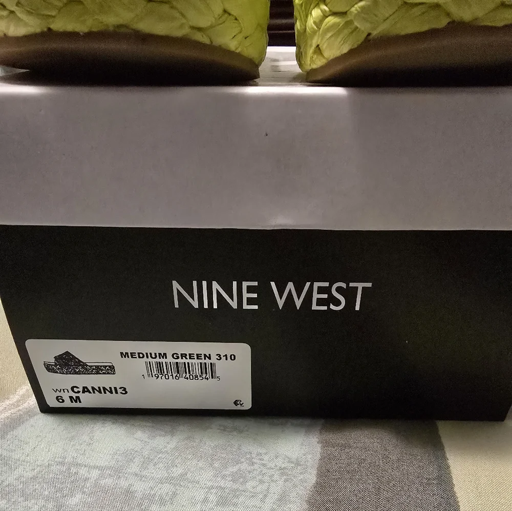 Nine West Medium Green Shoes - Picture 2 of 6